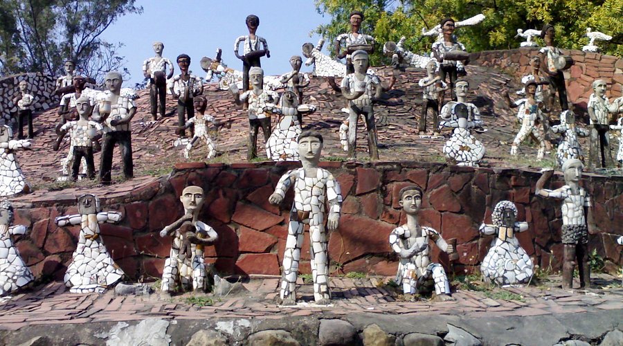 Local activities 1 some sculptors at rock
